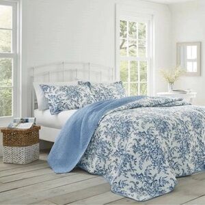 Laura Ashley ~ TWIN Bedford Blue Delft ~  2Pc Quilt Set Reversible 100% Cotton